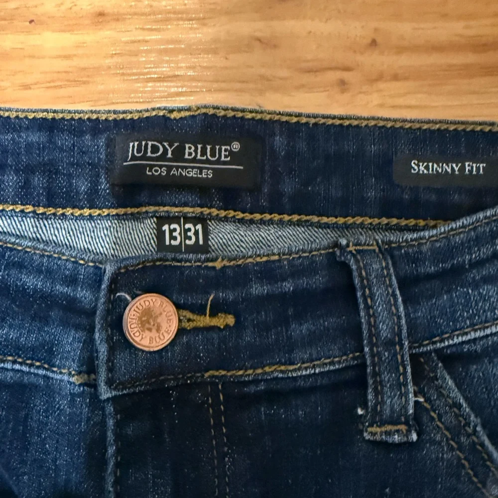 Judy Blue Women's Distressed Skinny Fit Blue Jeans size 13/31 - Picture 3 of 6